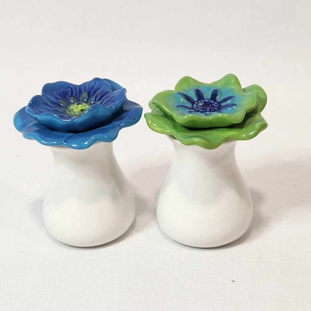 Blue and Green Flower Ceramic Salt and Pepper Shaker Set Floral‎ Botanical Decor